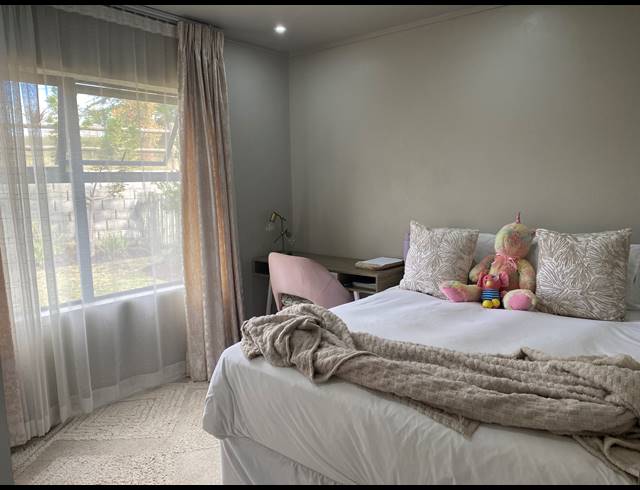 3 BEDROOM TOWNHOUSE TO LET IN PALM LAKES ESTATE